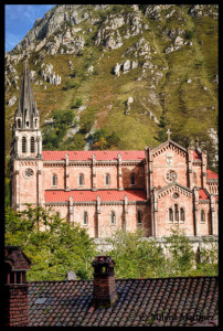 Iglesia de Nuestra Señora de Covadonga, en los Picos de Europa, Asturias. Fotografía de Milena Martínez, fotógrafa en Madrid