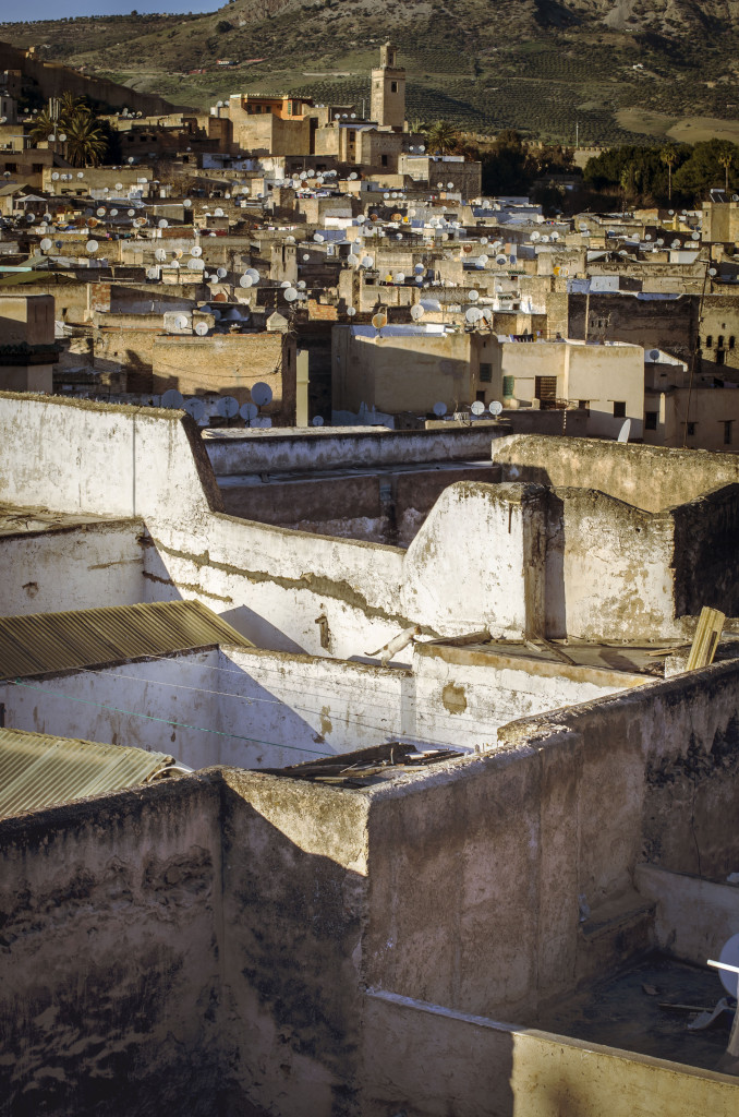 Vistas panorámicas desde lo alto de las curtidorías en el barrio antiguo de Fes, Marruecos. Milena Martínez, fotógrafa en Madrid.